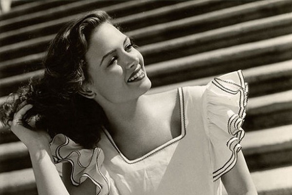 10 Famous People Who Died On August 10 - TopBusiness