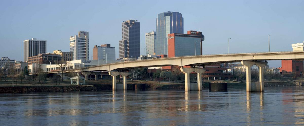 Bridge over the Arkansas river and Little Rock skyline in Arkansas, USA